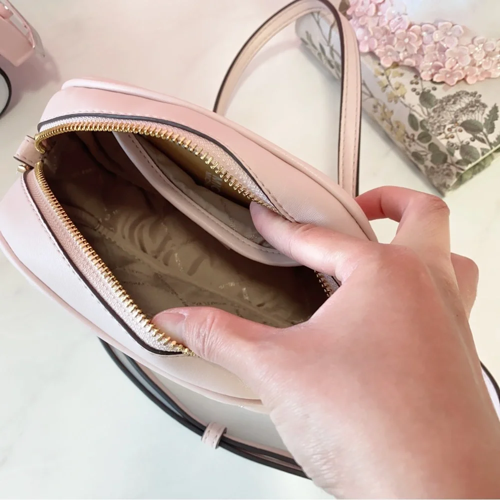 Final Sale!!!  👜 MICHAEL KORS 🌺 Rose Small Quilted Crossbody Bag - Picture 8 of 13